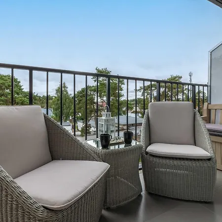 Granatowe Blisko Morza W Miedzywodziu Z Umeblowanym Balkonem By Renters