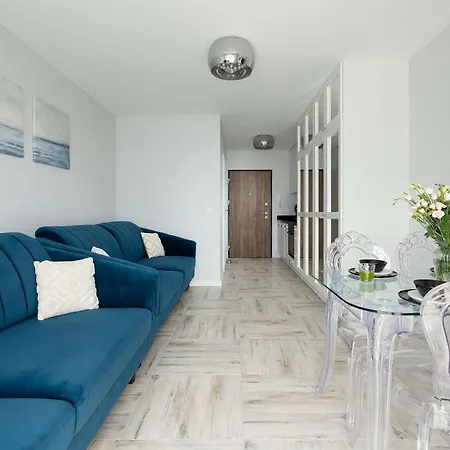 Granatowe Blisko Morza W Miedzywodziu Z Umeblowanym Balkonem By Renters *