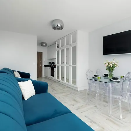 Granatowe Blisko Morza W Miedzywodziu Z Umeblowanym Balkonem By Renters