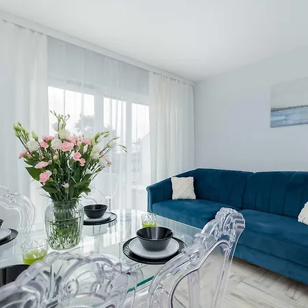 Granatowe Blisko Morza W Miedzywodziu Z Umeblowanym Balkonem By Renters