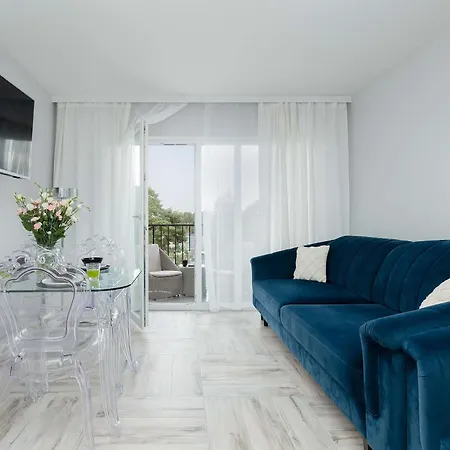 Granatowe Blisko Morza W Miedzywodziu Z Umeblowanym Balkonem By Renters Appartement