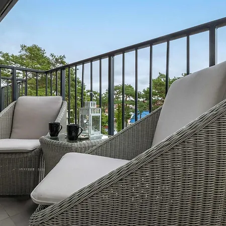 Granatowe Blisko Morza W Miedzywodziu Z Umeblowanym Balkonem By Renters Międzywodzie