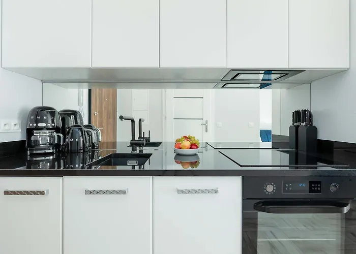 Granatowe Blisko Morza W Międzywodziu Z Umeblowanym Balkonem By Renters Apartament Międzywodzie