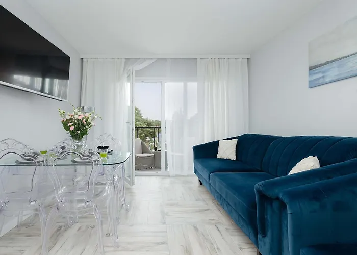 Granatowe Blisko Morza W Międzywodziu Z Umeblowanym Balkonem By Renters Apartament